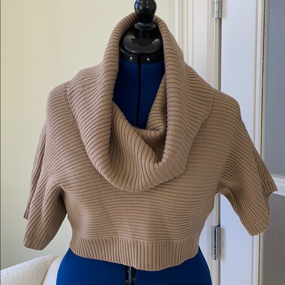 Super cute cropped sweater